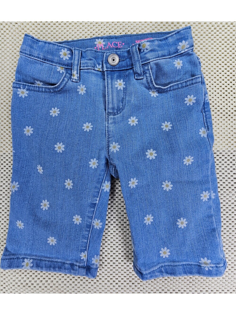 The Children's Place Daisy Print Skimmer Shorts. Size 6. Americana Cotton Denim
